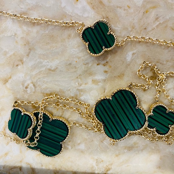 Green and Gold Four Lead Clover Necklace - Picture 4 of 9
